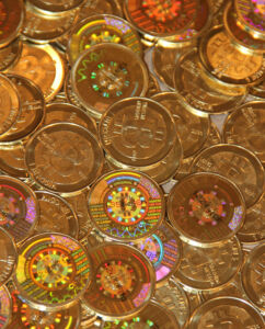 Fizikai bitcoin érme, a kriptovaluta szimbóluma